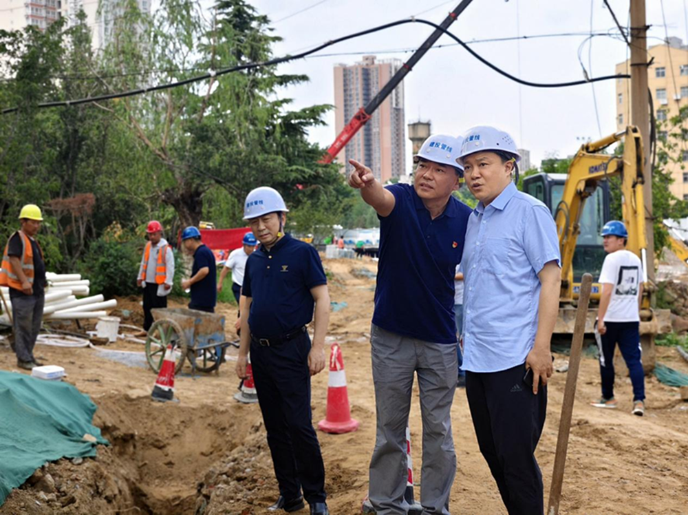 鄭州市建設投資集團有限公司副總經(jīng)理張巖到鄭州建投通訊管線有限公司開展安全生產檢查